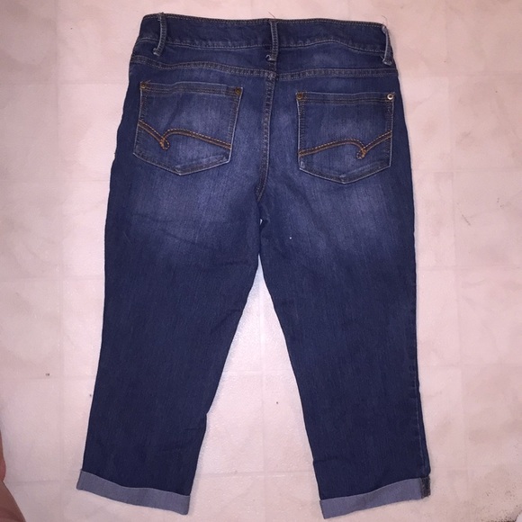 Jean Capris - Picture 2 of 2